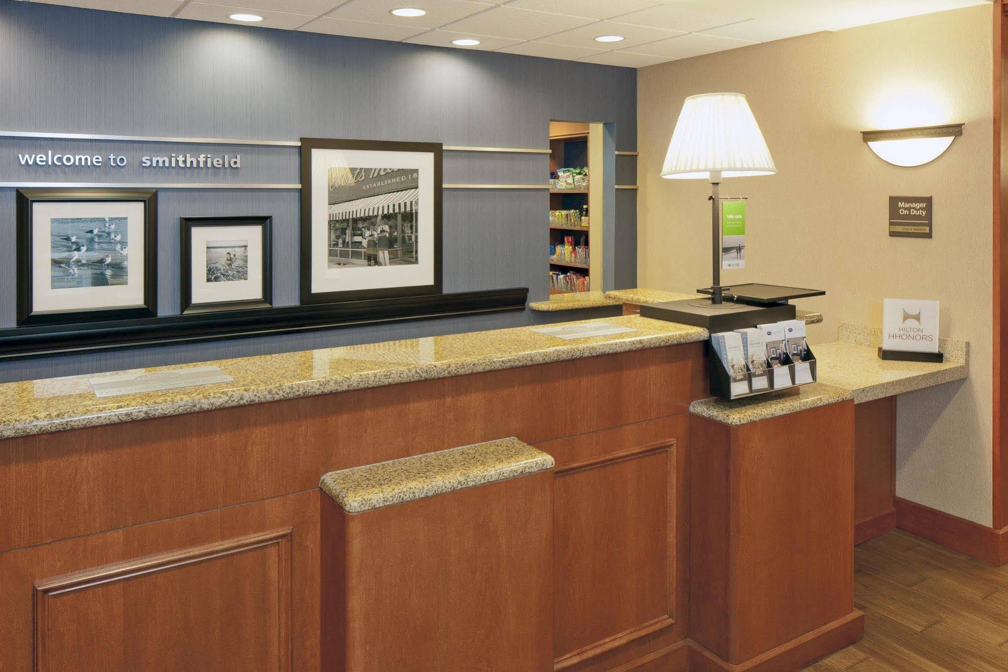 Hampton Inn & Suites Providence / Смитфийлд Екстериор снимка
