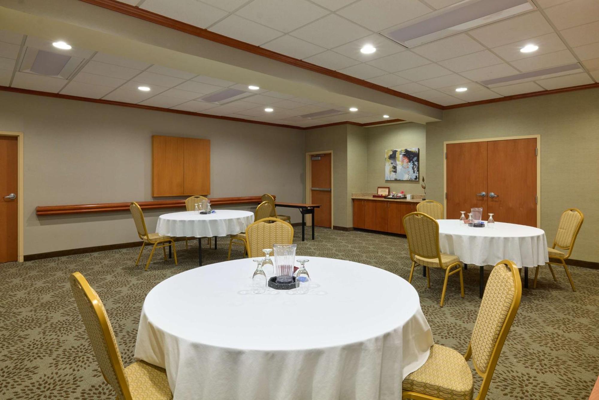 Hampton Inn & Suites Providence / Смитфийлд Екстериор снимка