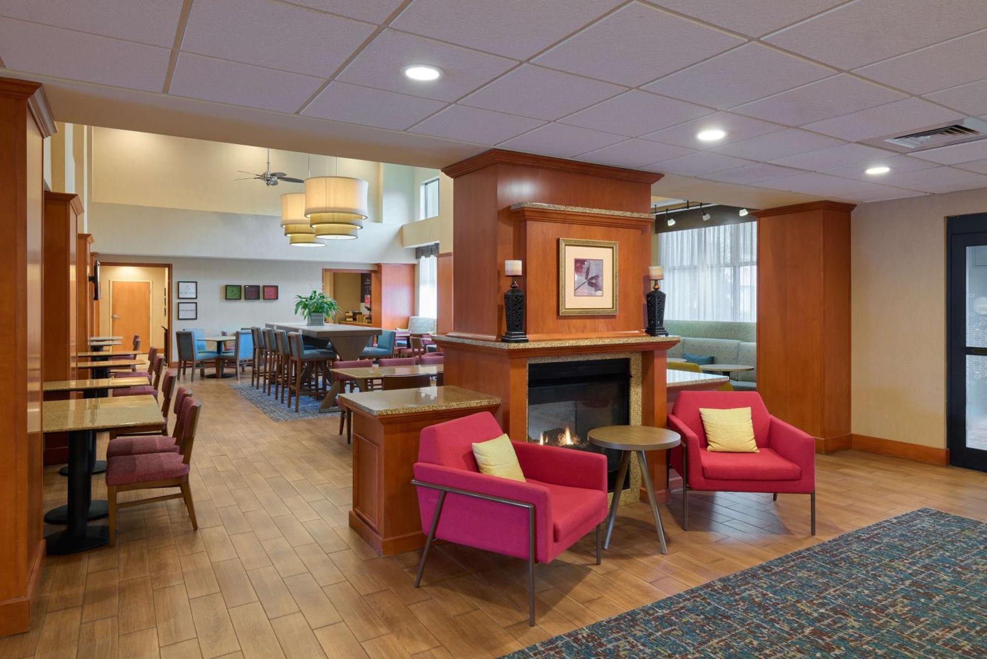 Hampton Inn & Suites Providence / Смитфийлд Екстериор снимка