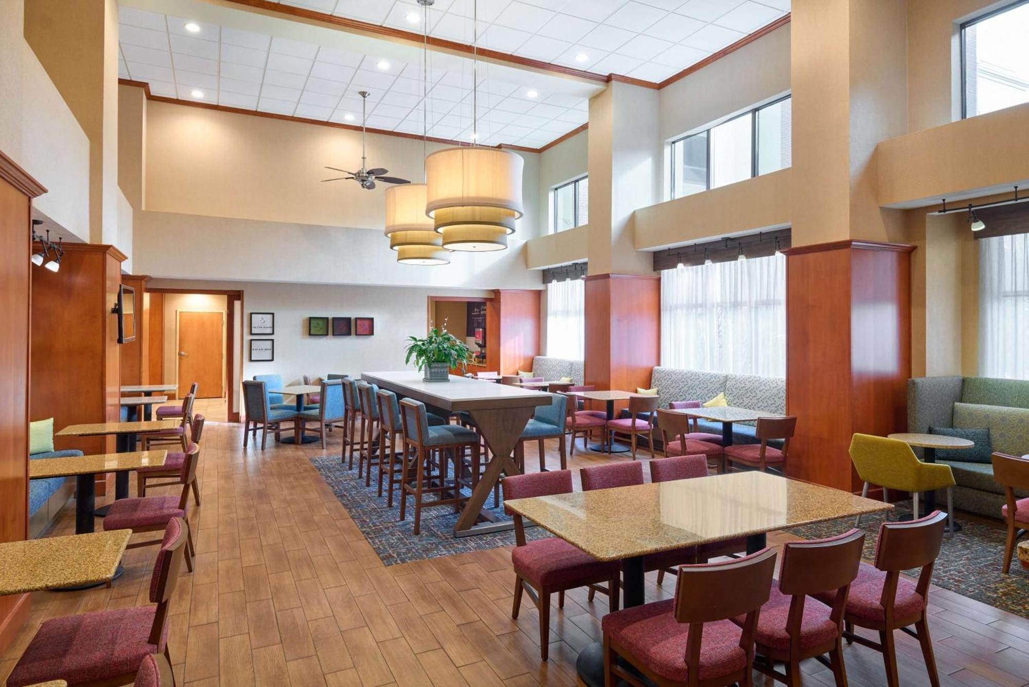 Hampton Inn & Suites Providence / Смитфийлд Екстериор снимка