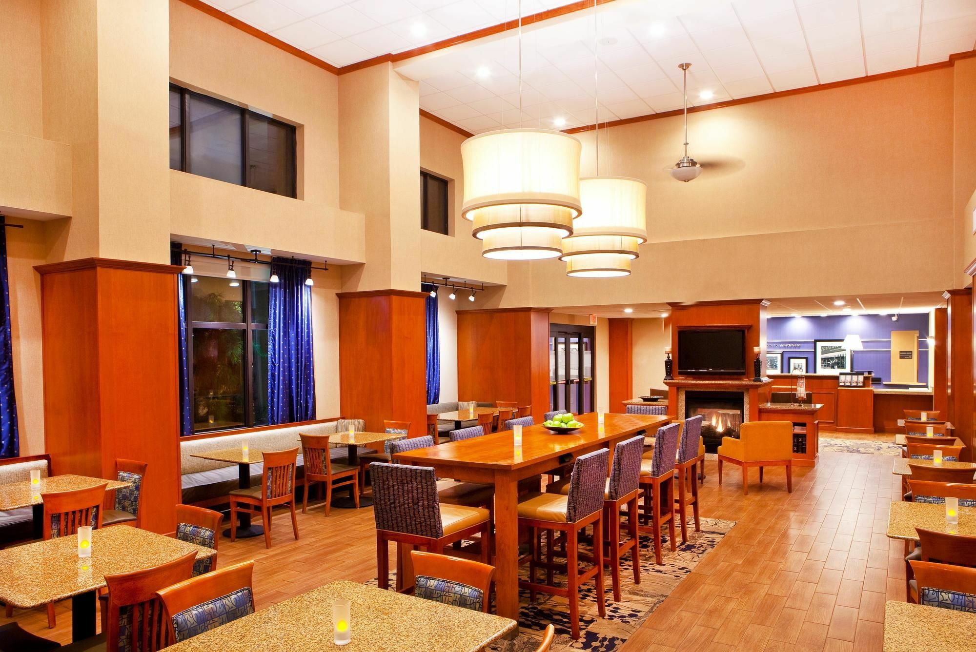Hampton Inn & Suites Providence / Смитфийлд Екстериор снимка